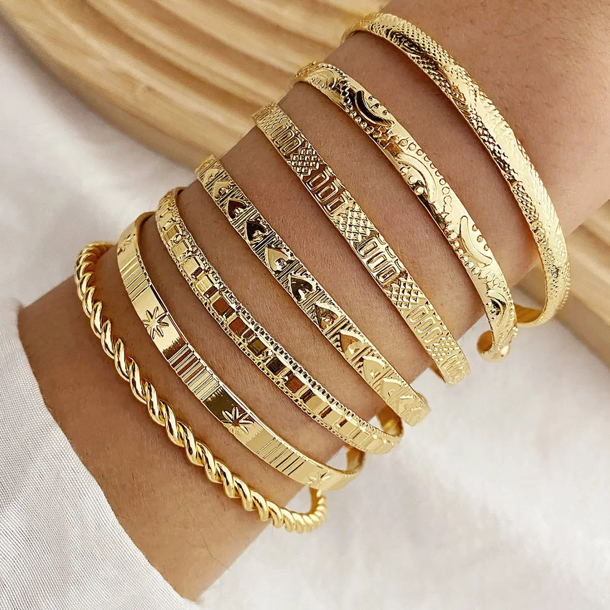 Modern 7-Piece Bracelet Set for Women, Stackable Copper Bangles with Arrow, Twist & Zircon Heart Charm, Adjustable Open Cuffs, Bracelet Sets