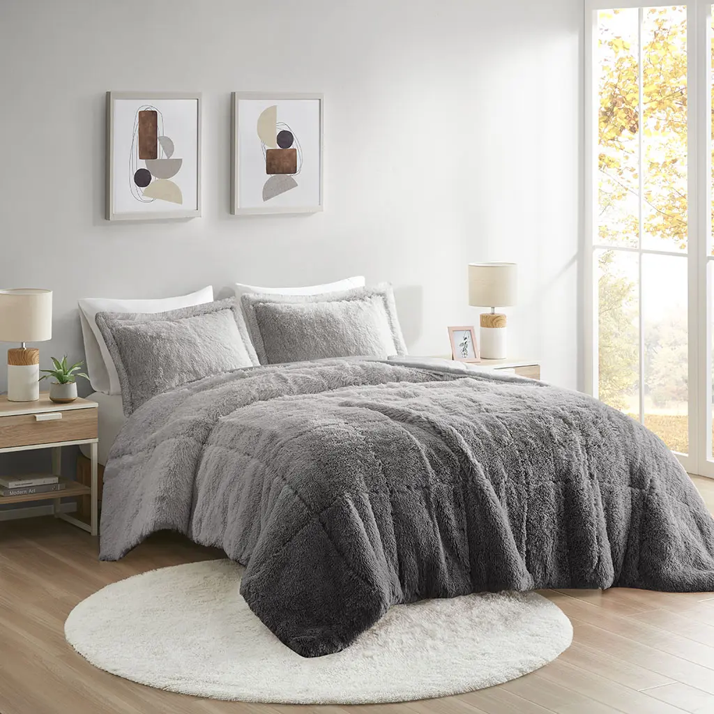 Intelligent Design Brielle, Long Shaggy Faux Fur Comforter Set, Plush Reverse, Trendy Ombre Design, Modern, Cozy All Season Bedding, Matching Sham, Comfy Bedding Set, Textured Bedding Set