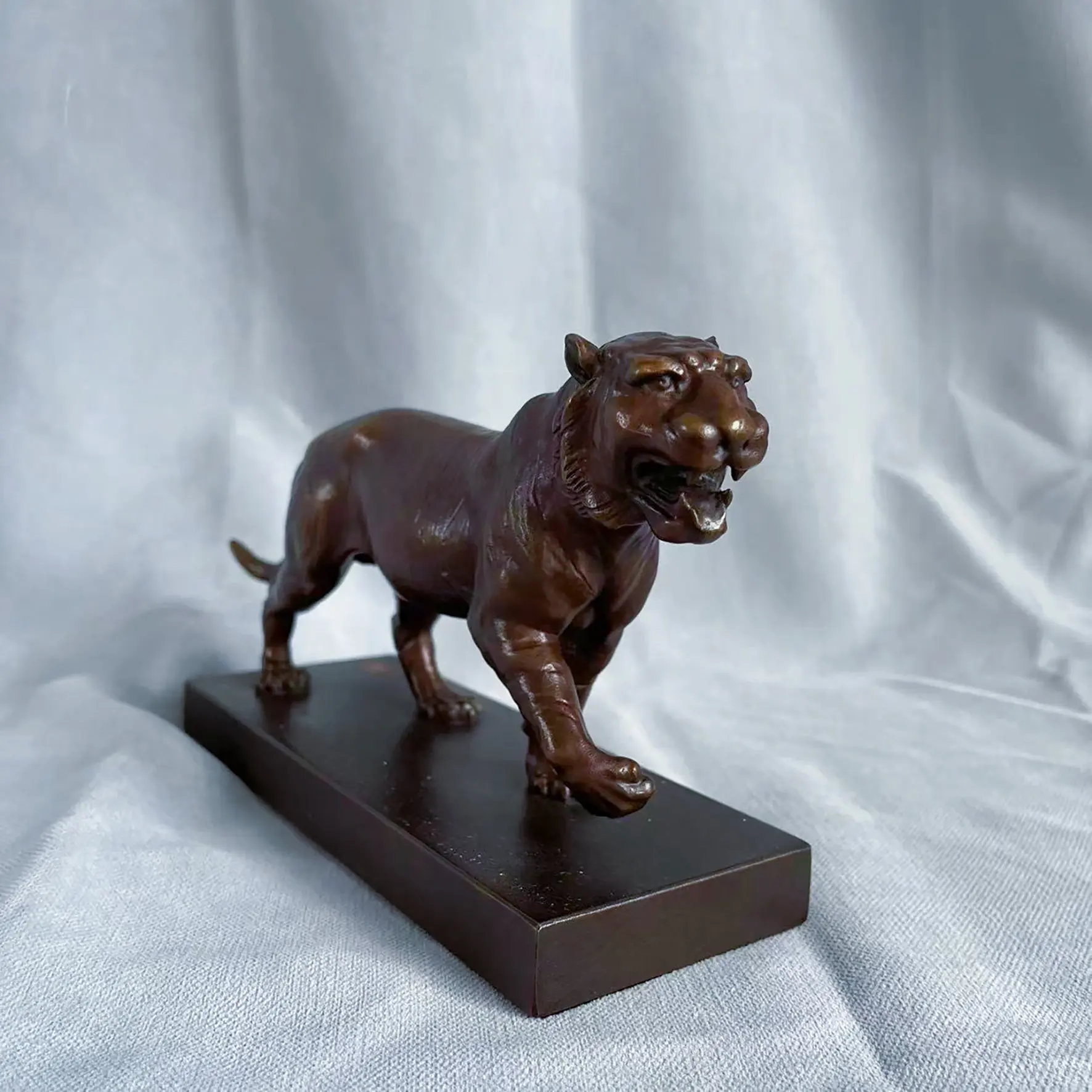 Tiger Bronze Sculpture – A Handcrafted Masterpiece of Strength & Elegance