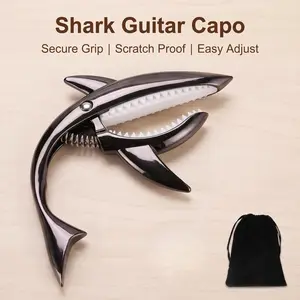 Shark-shaped Guitar Capo for Acoustic Guitar – Cool Shark Design with Soft Silicone Pads to Protect Your Guitar. It makes changing keys easy and makes a perfect gift for guitar enthusiasts, ideal for birthdays and Christmas.