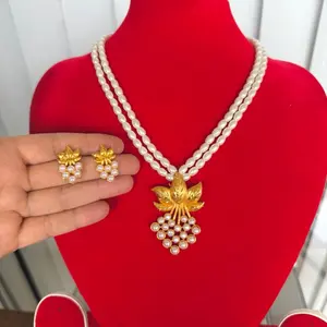 Faux pearl moti set