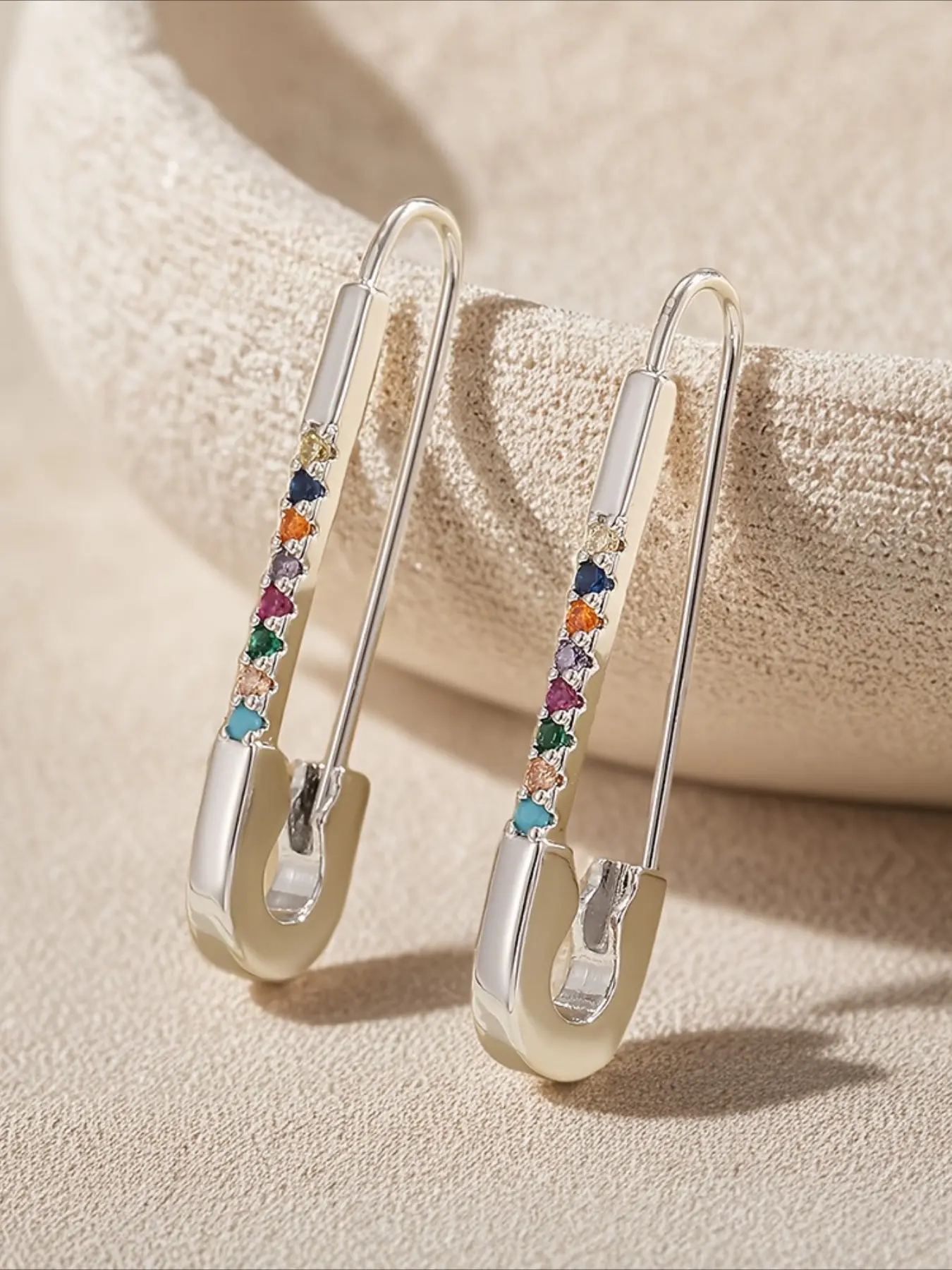 1 Pair of Pins, Sweet and Cool High-end Female Fashion Earrings, Unique Design Earrings, Statement Earrings, The Best Gift for Lovers on Valentine's Day, Random Colors, High Quality Earrings
