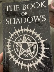The Book of Shadows: Esoteric Witchcraft Grimoire with White, Red, and Black Magic Spells (Paperback)