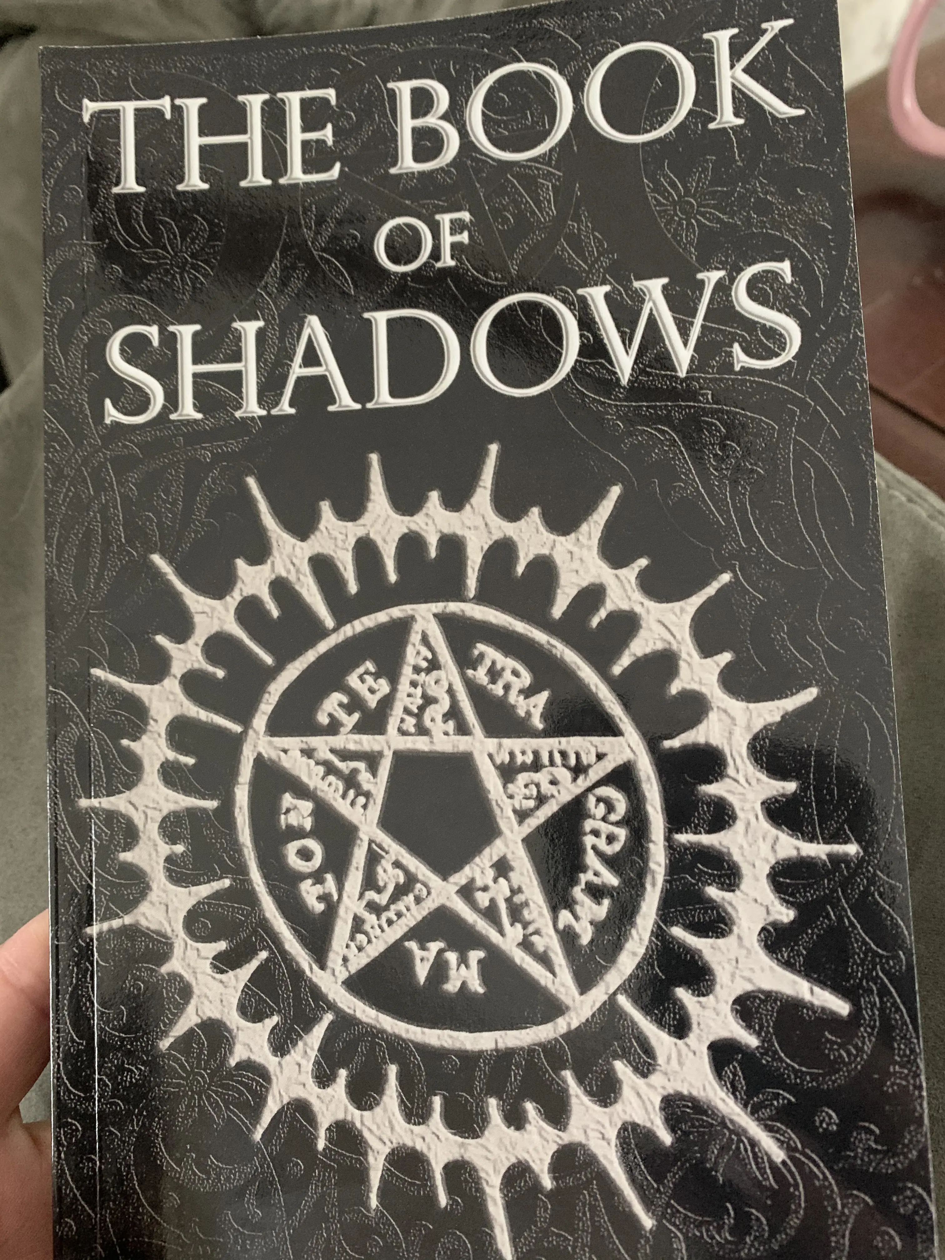 The Book of Shadows: Esoteric Witchcraft Grimoire with White, Red, and Black Magic Spells (Paperback)