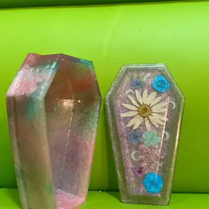 Keepsake Coffin Boxes, completed with pressed dried flowers, moon charm, glitter, and pigment. So perfect for keeping your keepsakes in! They can store your mystical belongings! So cute and eclectic! Make for perfect gives for those who have everything!