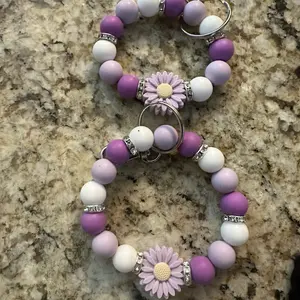 Purple daisy silicone wristlet keychain