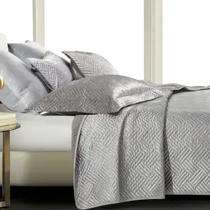 Satin Quilt Set – Soft, Silky Bedspread with Lightweight Quilted Design, All-Season Comforter Cover Set