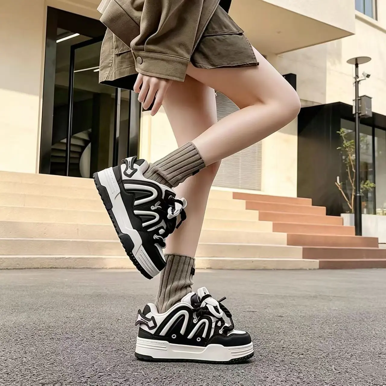 Q-AND 2026 New Black and White Panda Colorway Women's Fashion Bread Shoes, Breathable Fabric Ankle Sneakers with Knot Detail, Comfortable Casual Athletic Footwear Casual Trainer Footwear Casual Lifestyle Footwear