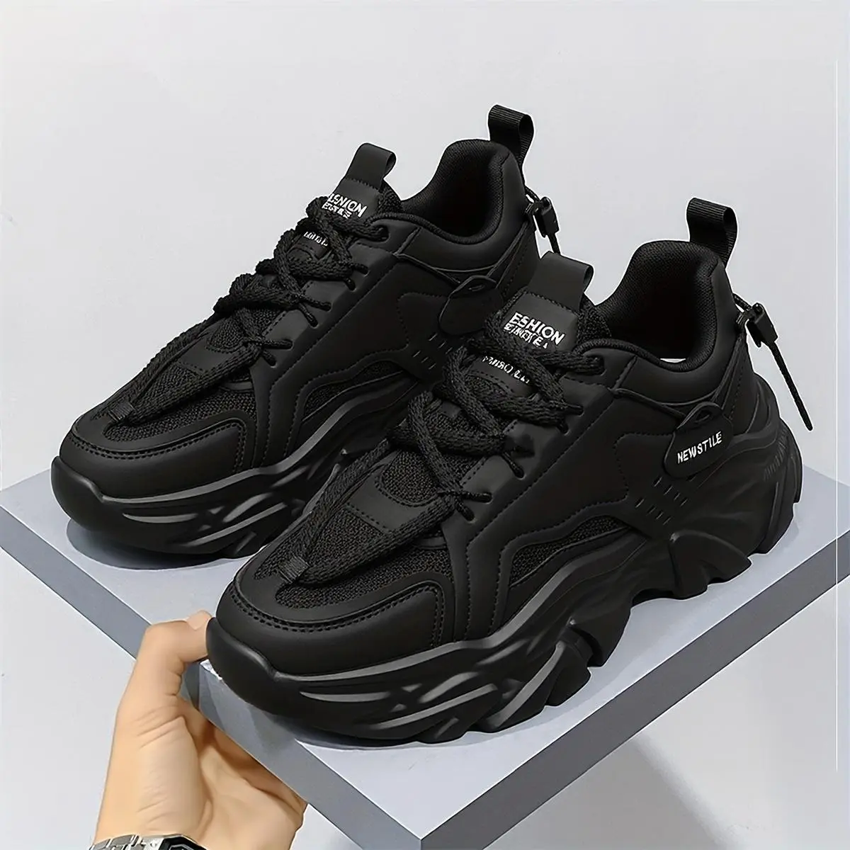 Men's White Low-Top Gym Sneakers - 1 Pair Breathable All-Season Lace-Up Shoes with Cushioned Traction Rubber Sole, PU Cushioning for Gym, Walking, Casual Wear - Minimalist Style Trainers, Gym Shoes