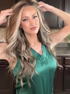 MACA BAKA Violet Cinnamon Brown Blonde Ombre Highlight Lace Front Wig with Scandinavian Hairline Low Density 18 Inches Long Natural Wavy HD Synthetic Lace Front Wigs for Women Pre Plucked