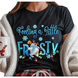 Fashion Casual Christmas Frosty the Snowman Graphic Tee, Trendy "Feeling a Little Frosty" Print Short Sleeve Top,  Festive Holiday T-Shirt for Daily Wear