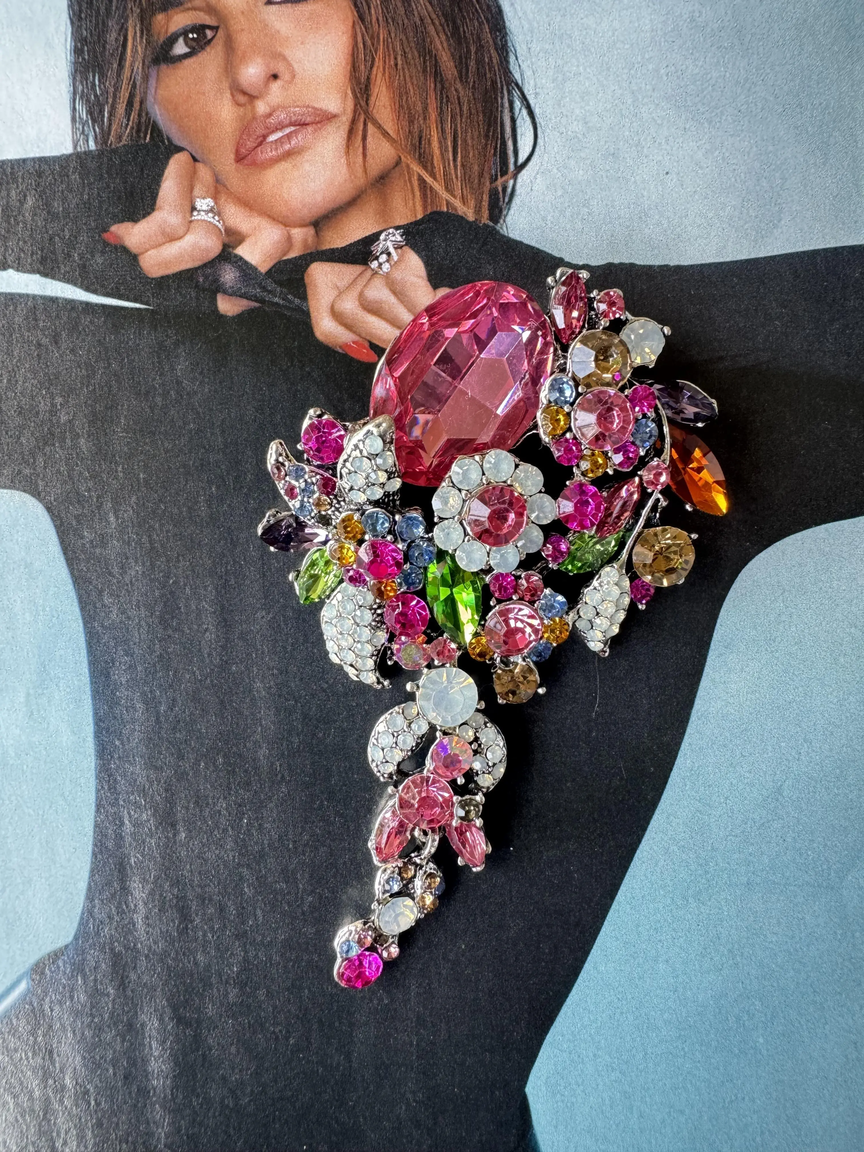 High-Quality Unisex Rhinestone Brooch in Floral Design with Clip Type, Available in 3 Colors