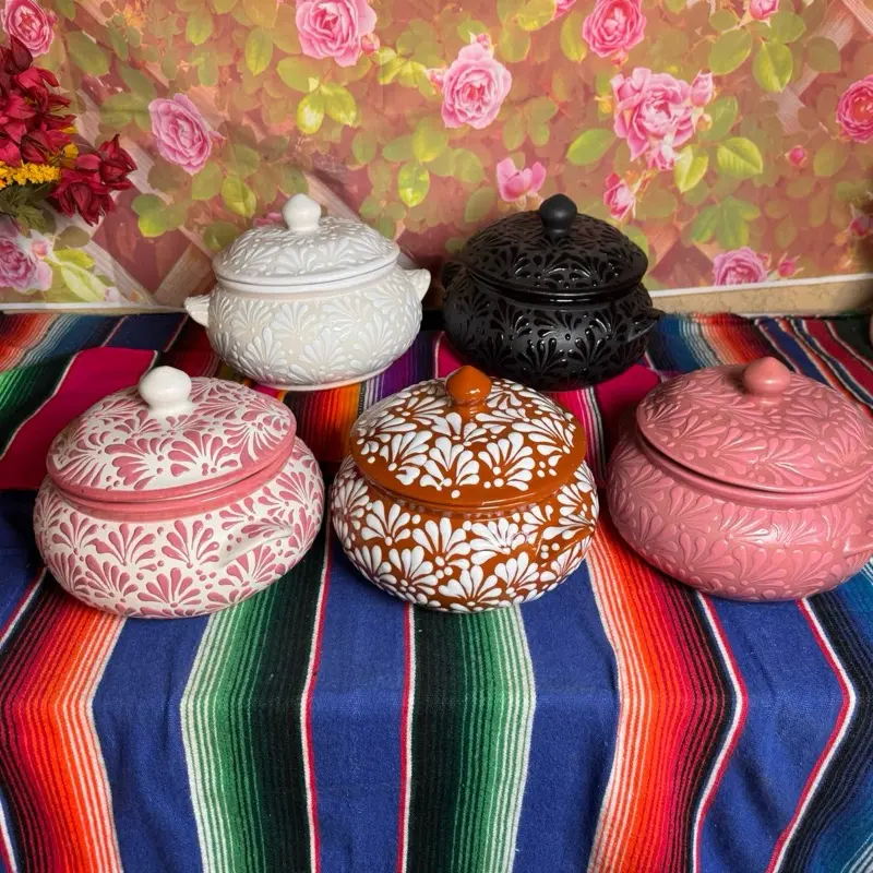 Sopera estilo Talavera en blanco,rosa/blanco,negro,rosa/rosa y terracota blanco