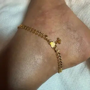 Women's Gold Tone Anklet Chain - Trendy, Fashionable Jewelry Accessories with Delicate Bead, Geometric Design & Heart Charm, Female Everyday Wear Costume Jewelry