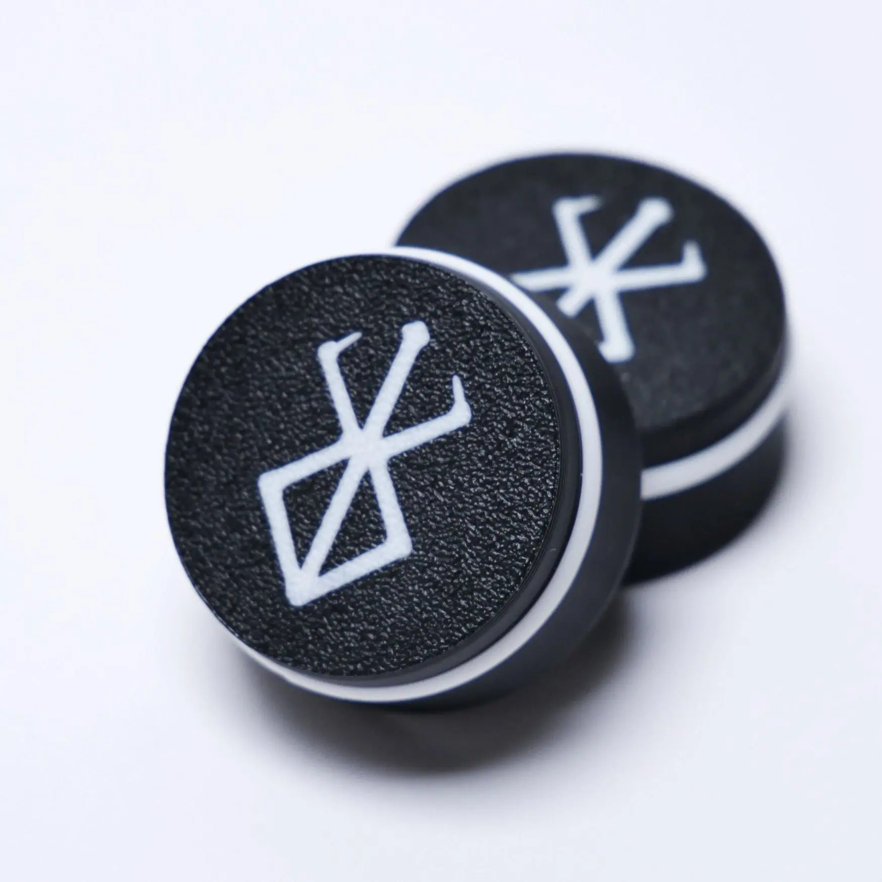 Berserker Custom Guitar Knobs (18 spline, 6mm) - Black & White