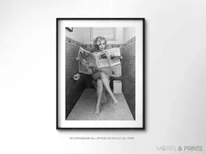 Marilyn Monroe Sitting on Toilet Print | Funny Bathroom Wall Art | Vintage 