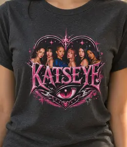 [SALE UP TO 50%] KATSEYE Pink Y2K Pop Girl Group T-shirt, Fan Inspired Concert Graphic Tee, Retro Kpop Streetwear Outfit Idea, Trendy Aesthetic Style Apparel, Soft Cotton Casual Wear, Unisex Oversized Gift For Fans