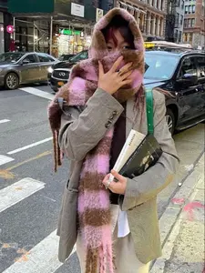 Women's Fluffy Texture Plaid Pattern Winter Scarf Fitted Design, Elegant Fashionable Shawl, Perfect for Outdoor Hijabs & Coats, Ideal Gift Potential for Christmas & New Year