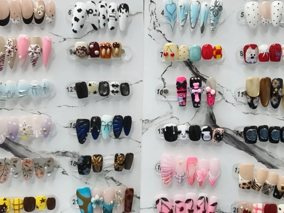 Amy(17407)gc.20.99 dollars for 4 sets beautiful  nails.