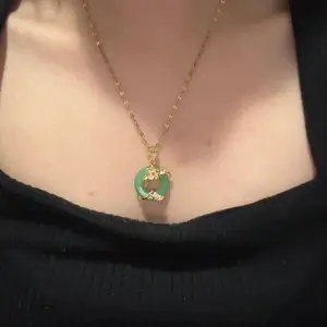 Flower Design Pendant Necklace, Faux Green Imperial Jade Decor Necklace for Women for Gift, Fashion All-match Accessories for Daily Wear