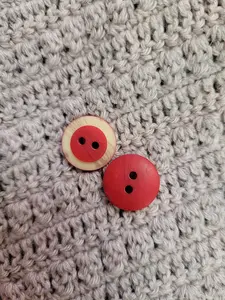 Round Plastic Wood-Grain Rim Buttons by Skacel
