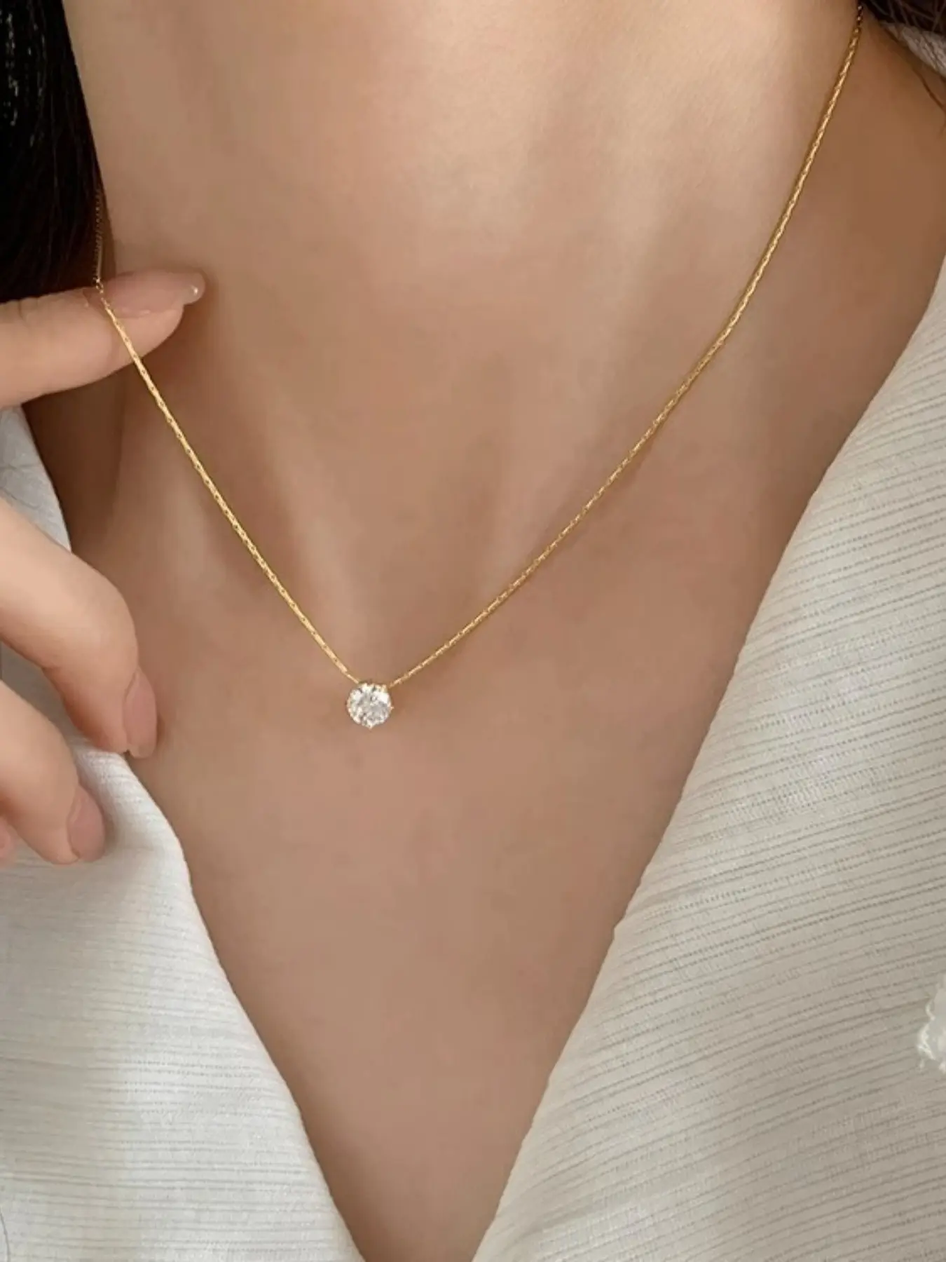 Single Synthetic Zircon Necklace, Minimalist Sparkle, Elegant Clavicle Chain, Perfect Gift for Girlfriend, Best Friend, Sister