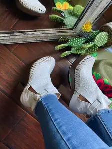 Maya Booties white