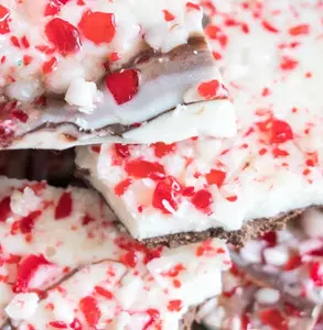 Peppermint Trail Highly Scented Soy Wax Candle & Melts