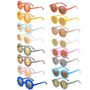 16 Pack Kids Round Sunglasses Cute Circle Sunglasses Outdoor Beach Birthday Party Eyewear Sunflower Shaped Glasses with Glasses Cloths Decoration Accessory