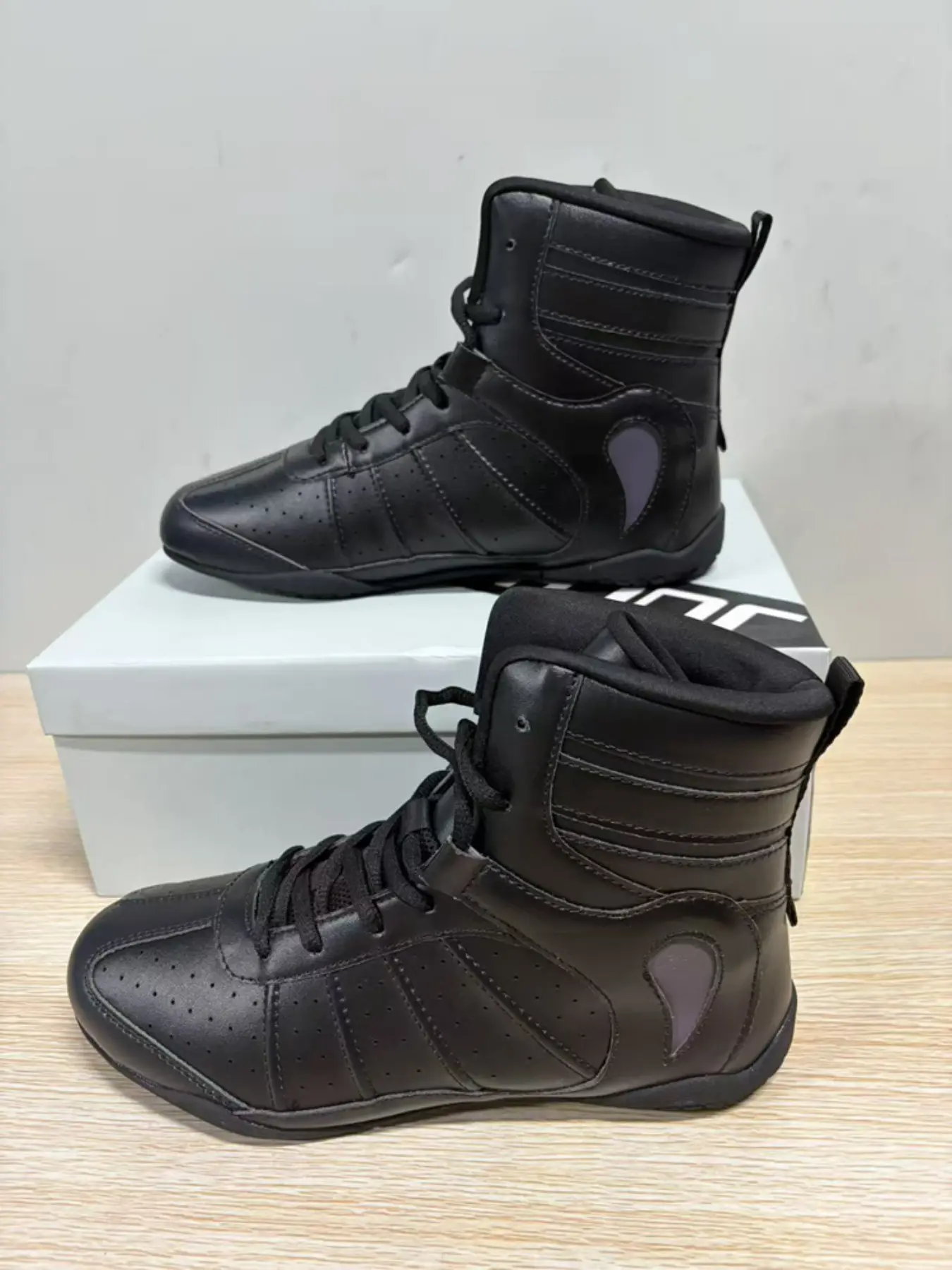 Men's High-Top Wrestling Shoes, Boxing Training Shoes, Muay Thai Kickboxing Shoes, Lightweight Design, Comfortable Fit, Perfect Grip
