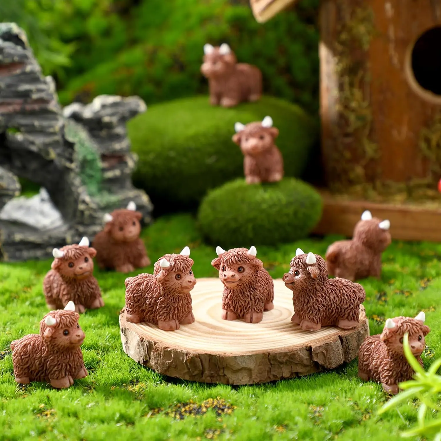100 Pcs Waterproof Collectible Mini Highland Cow Resin Figurines - Artistic Farmhouse Decor for Lover's Micro Landscape, Office Desk, Party Tabletop, Water Proof, Collectible Figurines
