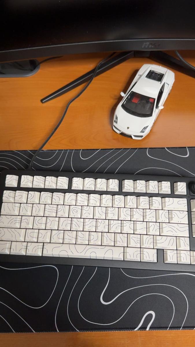 Item: White side engraved light transmission, keycap