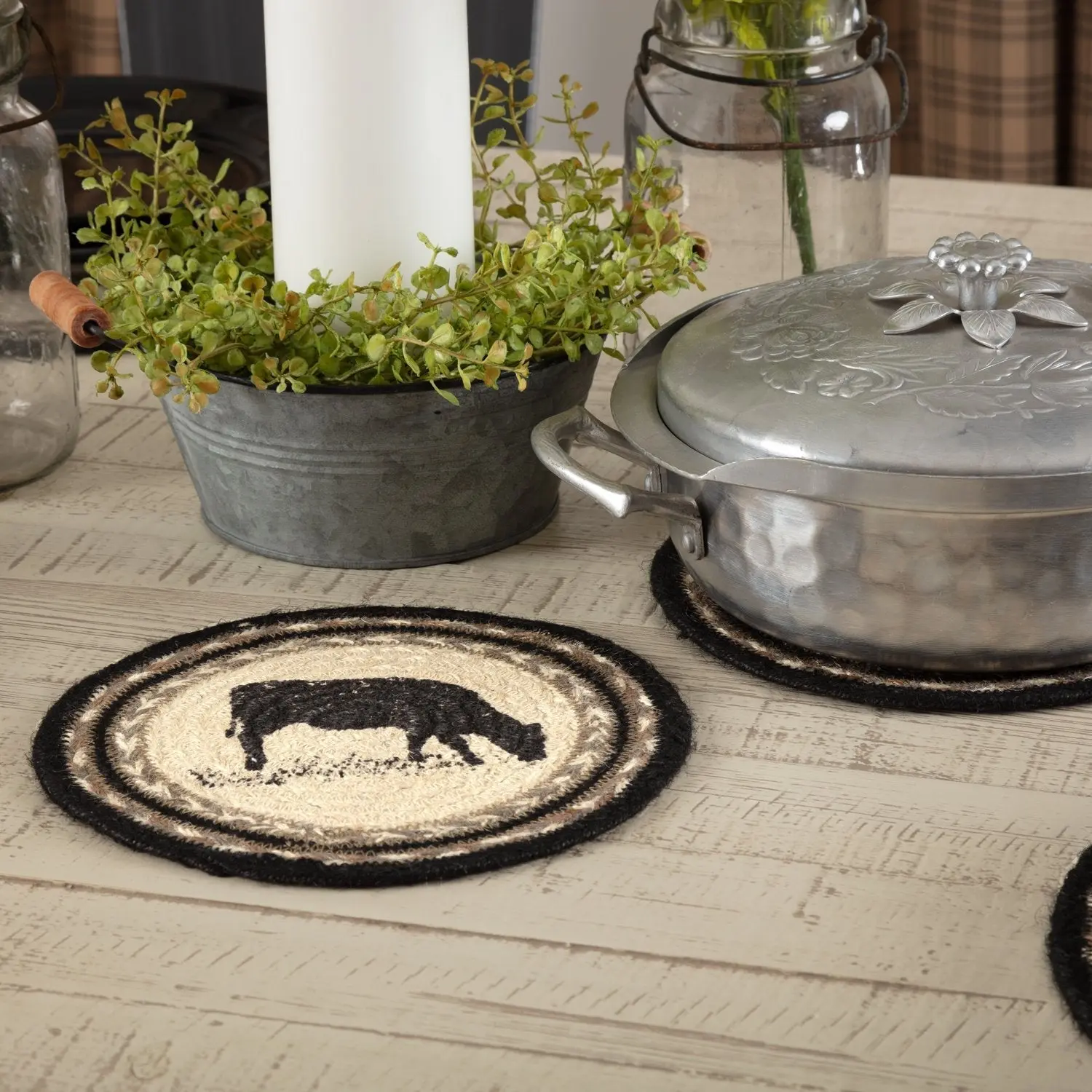 Farmstead Charcoal Cow Trivet, Kitchenware Tableware Accessory, Home Animal-Themed Coaster for Hot Dishes