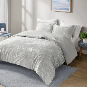 Intelligent Design ID10-2264 90 x 90 x 1 in. Mira Crushed Velvet Sherpa Reversible Comforter Set, Silver - Full & Queen Size