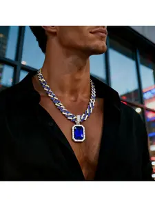 High-end, heavy-duty, European and American light-luxury style alloy gemstone fashion accessory, elegant necklace, versatile geometric emerald pendant