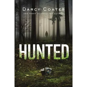 Hunted -- Darcy Coates - Paperback
