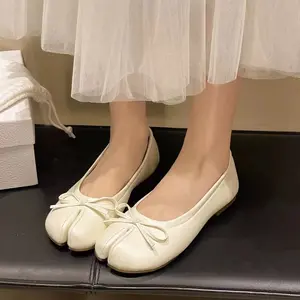 Elevated Split Toe Casual Flat Shoes, Smooth Faux Leather Bow Slip‑Ons, Hyped Versatile Outfit Footwear