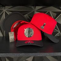 Red/black-black plate