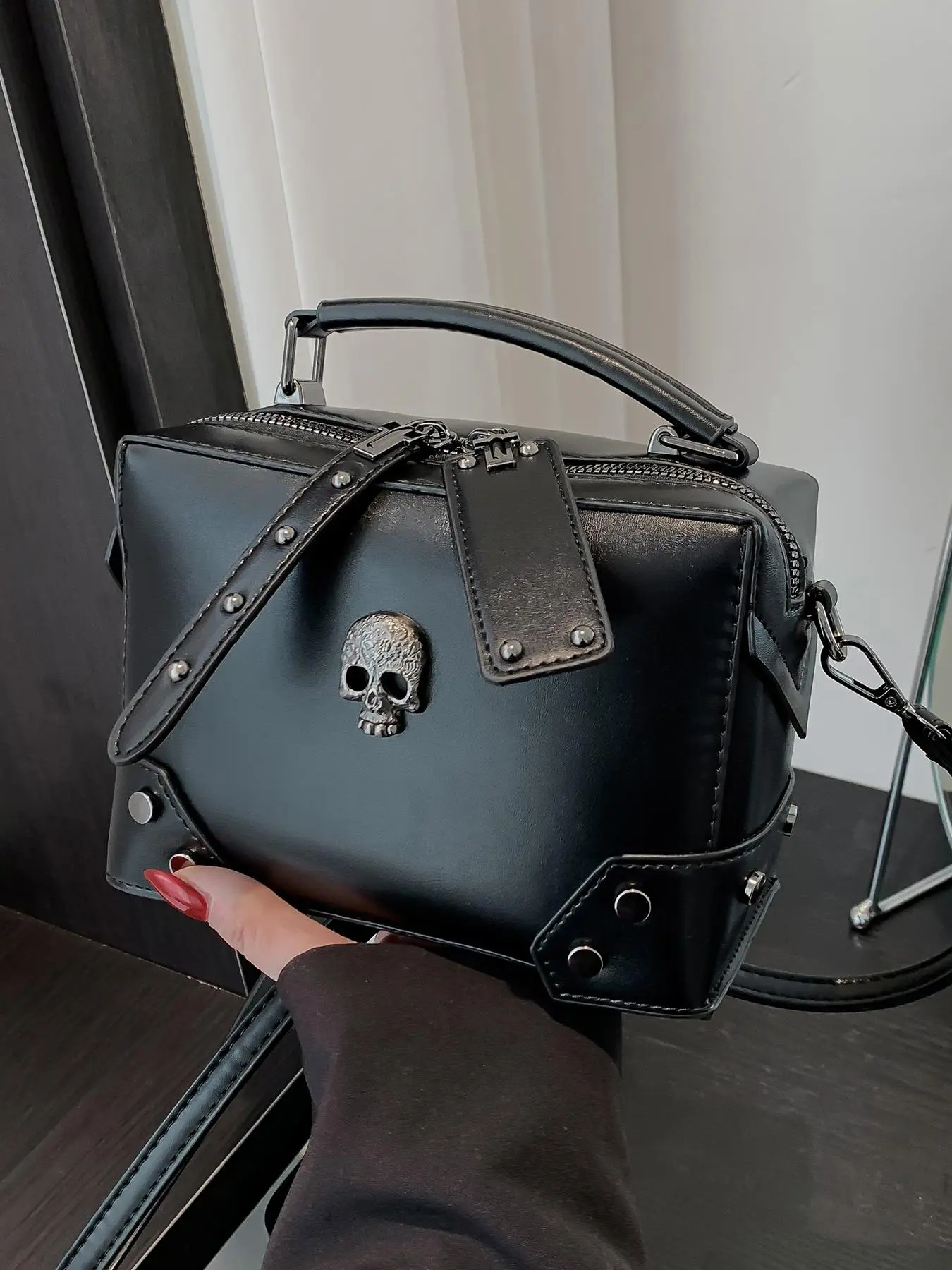 Women's Punk Style Skull Design Crossbody Bag, Fashionable Solid Color Messenger Bag, Trendy Crossbody Bag for Daily Use, Casual Shoulder Bag