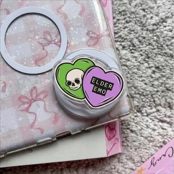 Elder Emo Candy Hearts MagSafe Phone Grip, Nostalgic Emo Aesthetic Griptok, Skull & Heart Phone Stand, 2000s Pop-Punk Accessory, Unique Gift