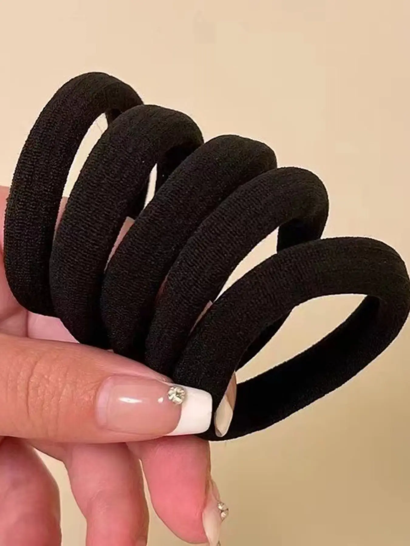 Large Elastic Ponytail Holders 100pcs Seamless Soft Hair Bands for Thick Hair CYWLIFE 8.5mm Hair Ties 100 PCS Black - Large Seamless  main image 2
