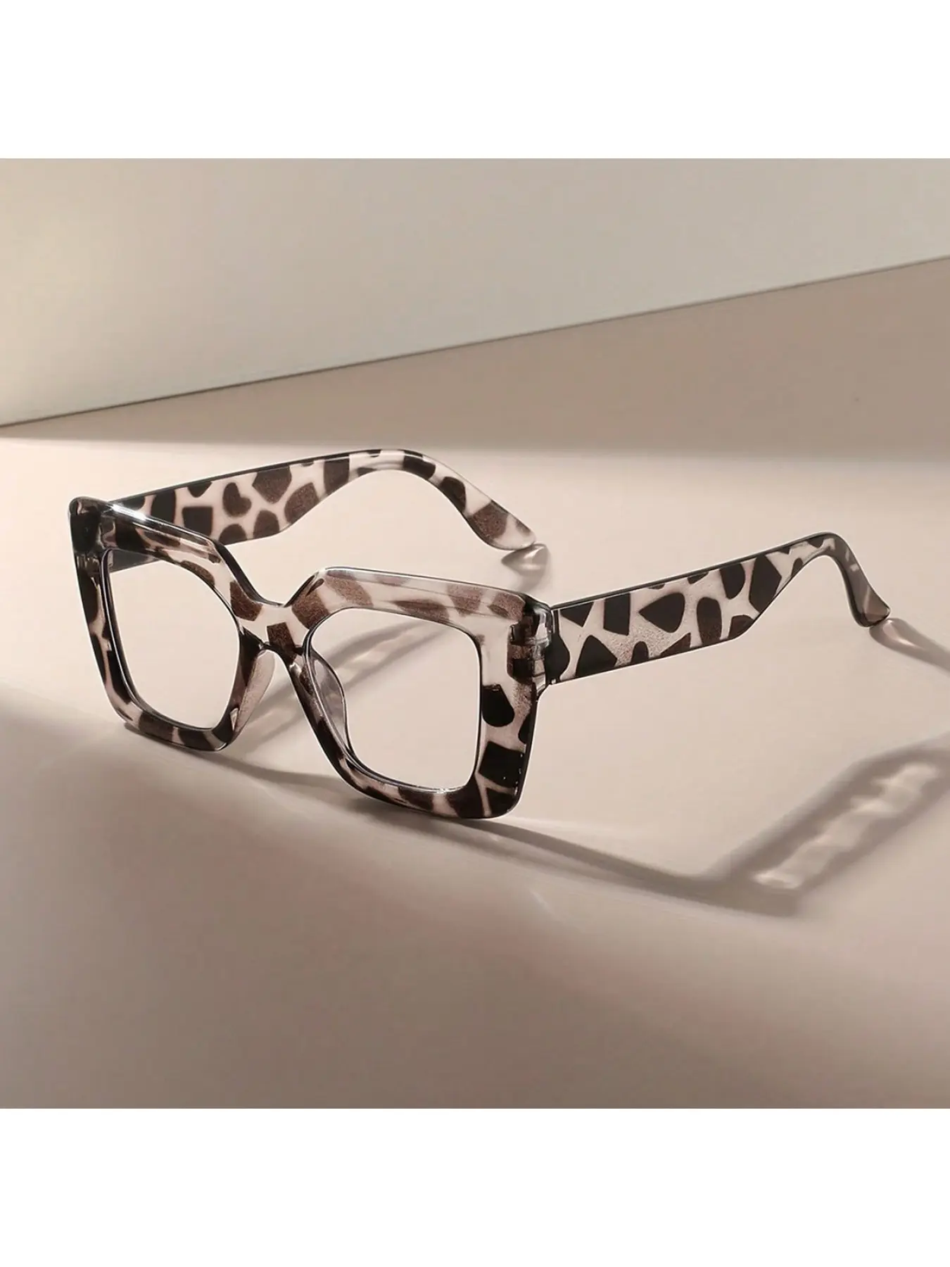 Leopard print white flat