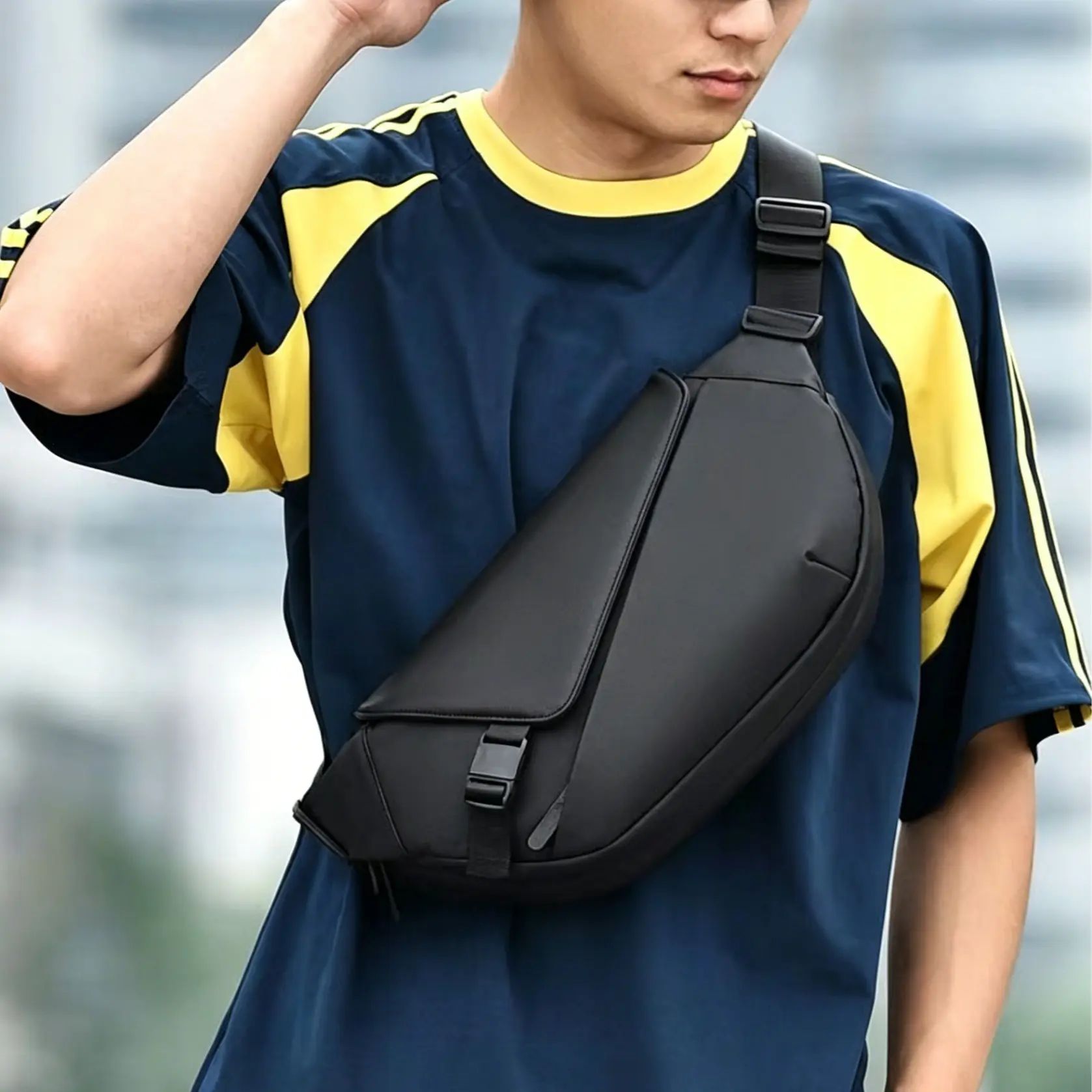 Men's and women's sports chest bag, waterproof and lightweight front chest bag, running vest bag with built-in phone holder and additional storage space, suitable for exercising, running, and cycling, black, chest bag