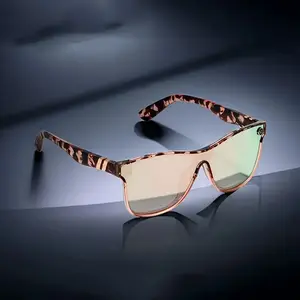 1 Pair of Modern Tortoiseshell Pattern Flat Top Sunglasses with Luxury Vintage Style for Men and Women Traveling and Everyday Outdoor Wear, Providing Full UV Protection and Stylish Accents.