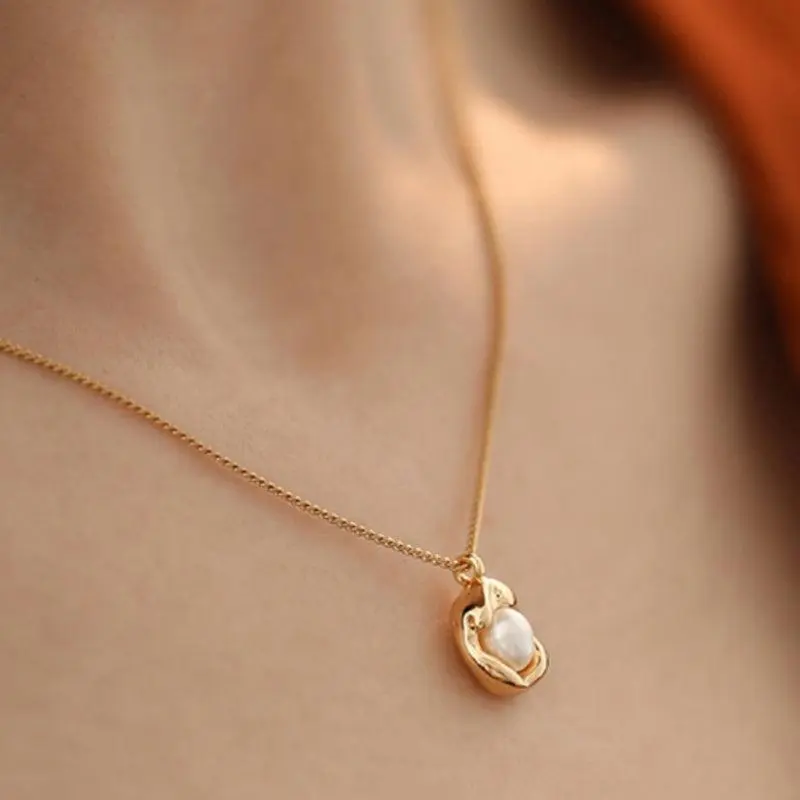 Céleste Pendent Necklace