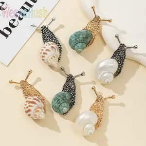 Women Jewelry, Vintage Silver & Gold Plated Alloy Brooch, Natural Conch & Snail Shaped Inlaid Ornament, Dual-use Design as Pendant, Retro Elegant Accessory, Exquisite Handcrafted Decor for Daily Outfit, Party Wear, Clothing Embellishment & Fashion Matchin