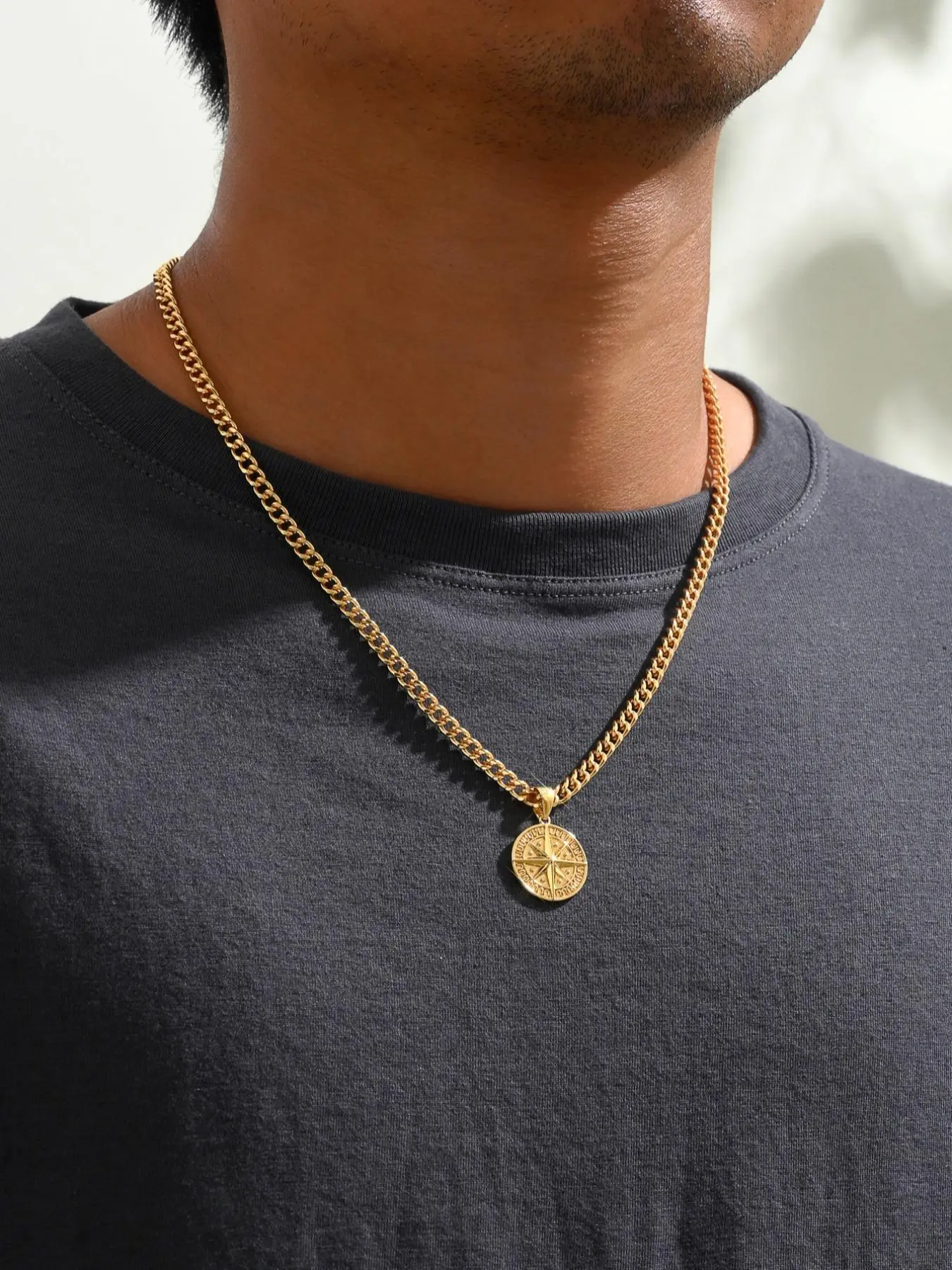Men's Street Trend Compass Design Pendant Necklace, Trendy Vintage Retro Copper Pendant Necklace, Chic All-match Jewelry As Gift for Boyfriend