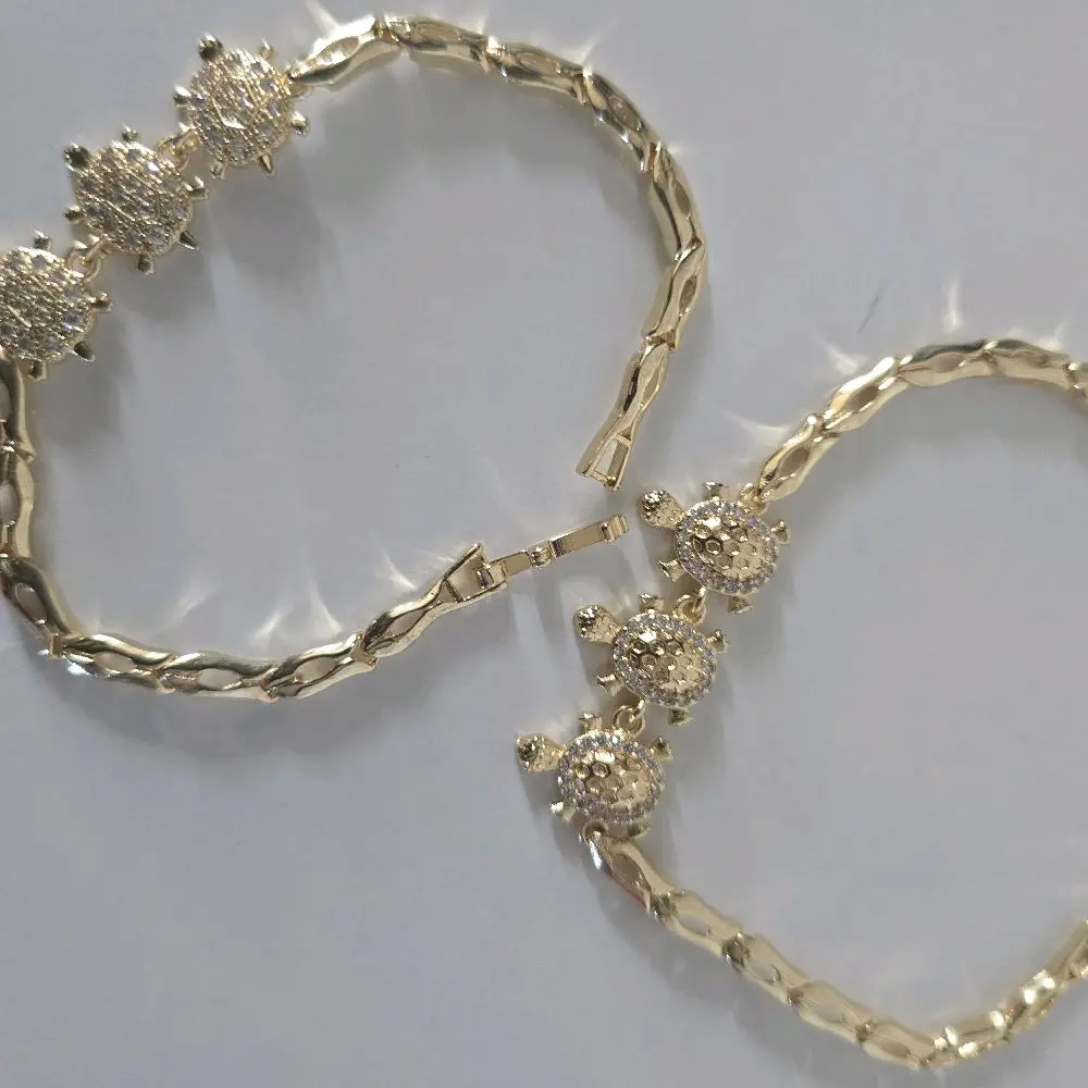 Turtle Bracelet with Virain 14K Gold Plating - Luxurious & Elegant Design for Casual & Formal Occasions - Shiny & Durable Finish - Unique Turtle Motif Accessory