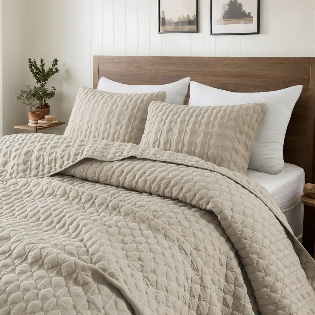 Beige King-Size Quilt Bedding Set with Pillow Shams, Lightweight Soft Bedspread Coverlet, Quilted Thin Comforter Bed Cover, All Seasons Use for Spring Summer, Tan Cream, [X] Pieces, [X]x[X] in, Includes Shams