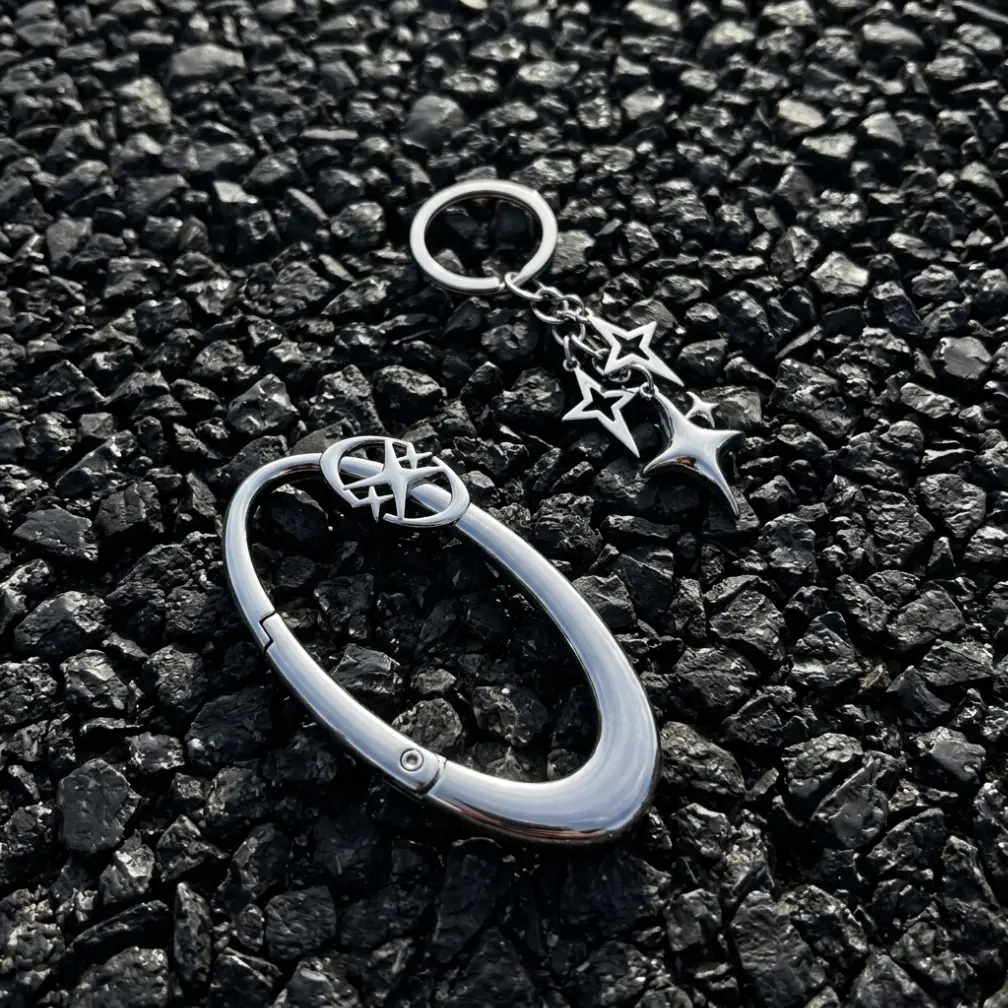 Y2K Star Keychain and Bag Charm, Trendy Silver Metal Carabiner Clip for Man and Woman, Aesthetic Streetwear Accessory